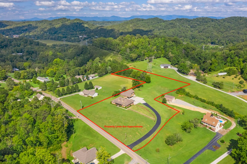 405 E Brushy Valley Dr, Powell, TN 37849