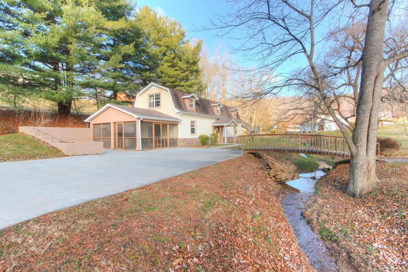 405 Myers St, Jacksboro, TN 37757
