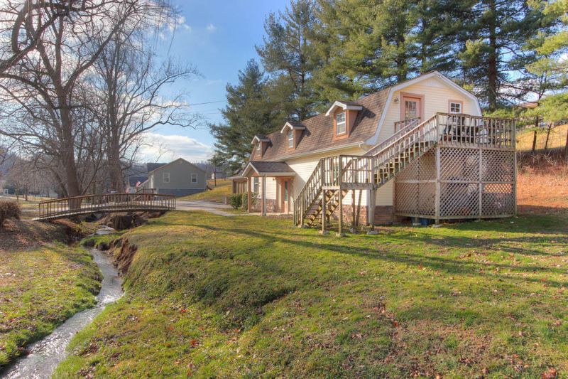 405 Myers St, Jacksboro, TN 37757