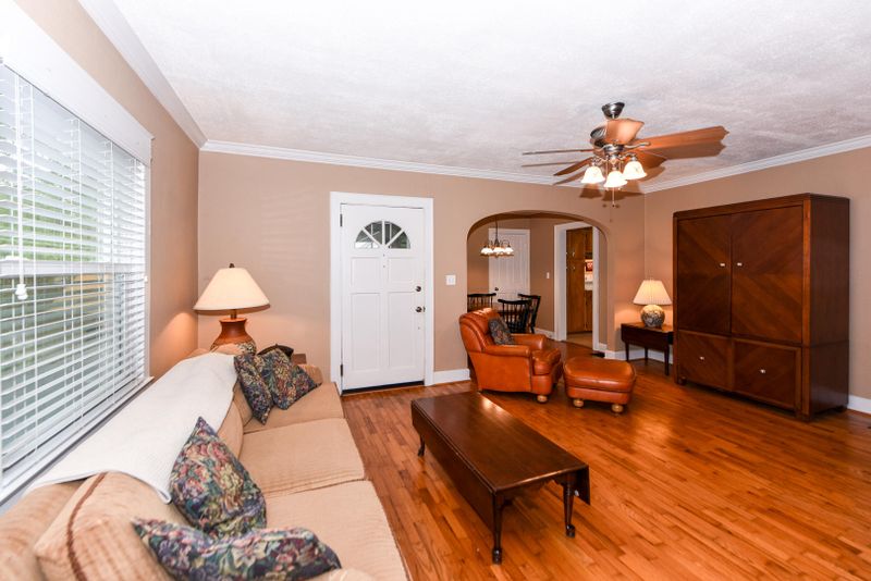 405 S Maple St, Maryville, TN 37803