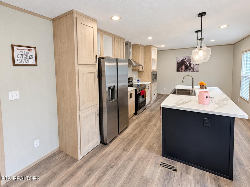 405 W 10th Ave, Lenoir City, TN 37771