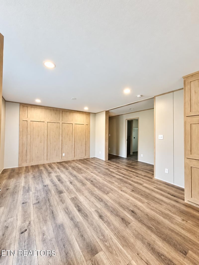 405 W 10th Ave, Lenoir City, TN 37771