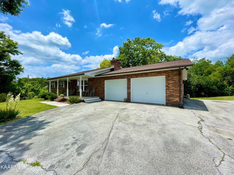 4053 Douglas Dam Rd, Kodak, TN 37764