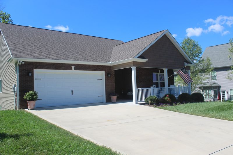 406 Brookstone Ridge Dr, Clinton, TN 37716