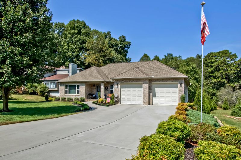 406 Cheestana Ln, Loudon, TN 37774