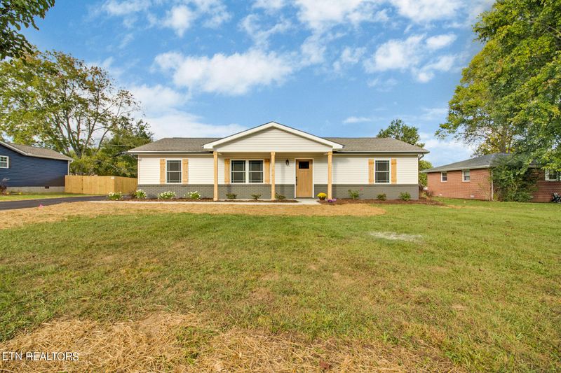 406 Crestview Dr, Crossville, TN 38555