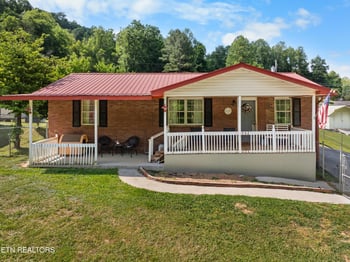 406 Douglas Ln, Jellico, TN 37762