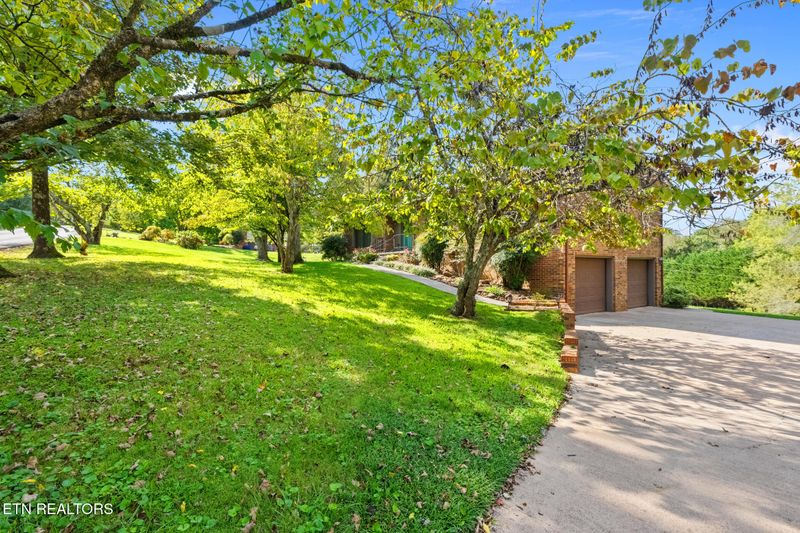 406 Farmer Hollow Rd, Clinton, TN 37716