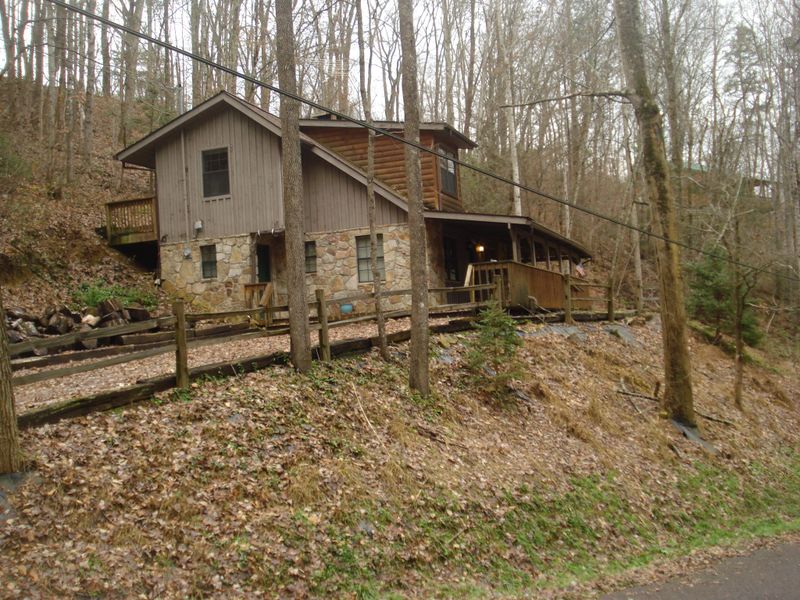 406 Long Hollow Rd, Pigeon Forge, TN 37862