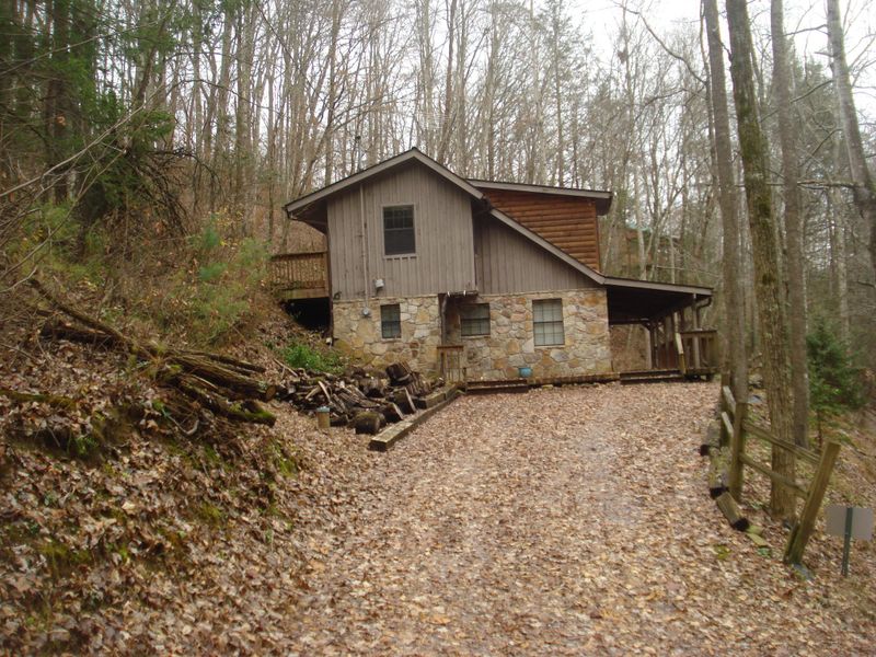 406 Long Hollow Rd, Pigeon Forge, TN 37862