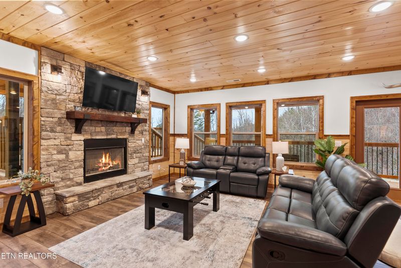 406 Long Hollow Rd, Sevierville, TN 37876