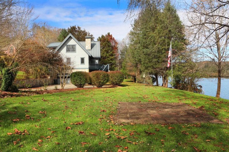406 Mariner Point Dr, Clinton, TN 37716
