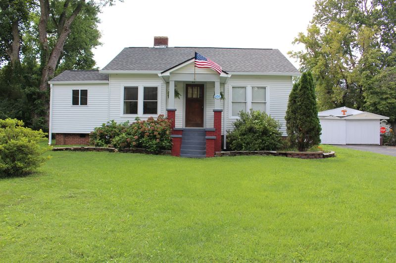 406 NE Durbin Dr, Knoxville, TN 37912