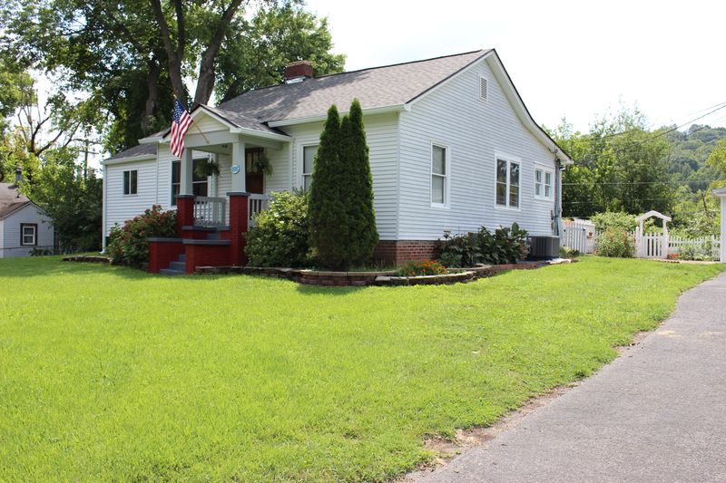 406 NE Durbin Dr, Knoxville, TN 37912