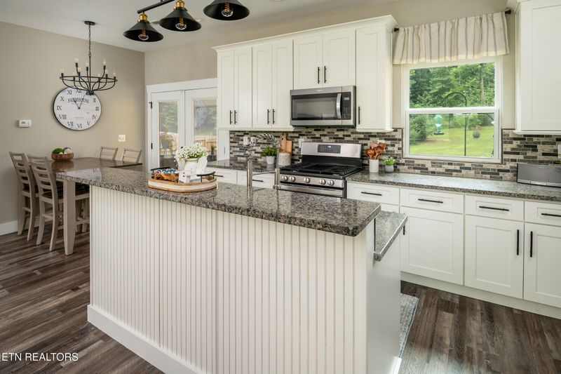 406 Robinson Tr, Loudon, TN 37774