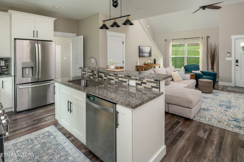 406 Robinson Tr, Loudon, TN 37774
