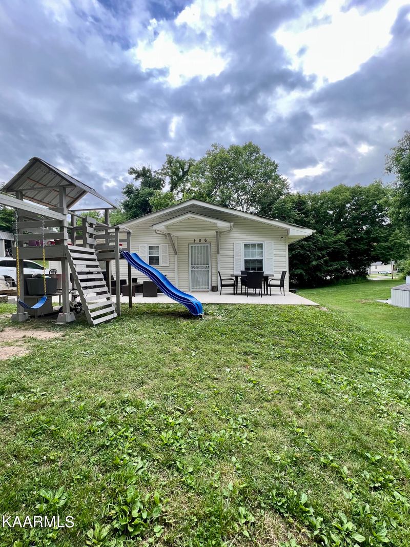 406 S Massachusetts Ave, Lafollette, TN 37766