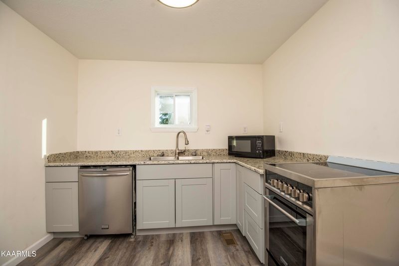 406 Steekee St, Loudon, TN 37774