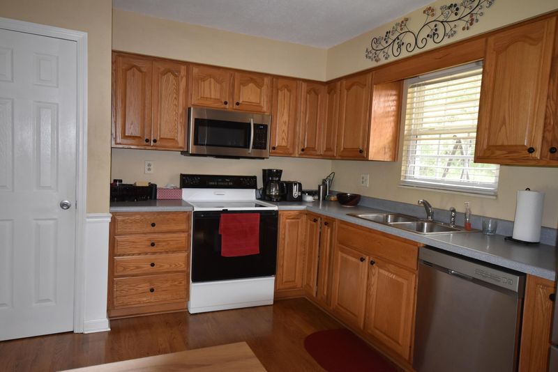 407 Belmont Park Dr, Seymour, TN 37865