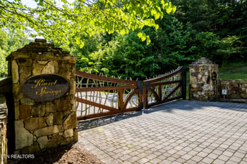 407 Chetola Tr, Townsend, TN 37882