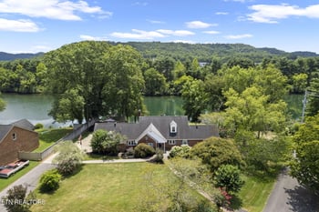 407 Eagle Bend Ln, Clinton, TN 37716