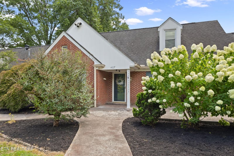 407 Eagle Bend Ln, Clinton, TN 37716