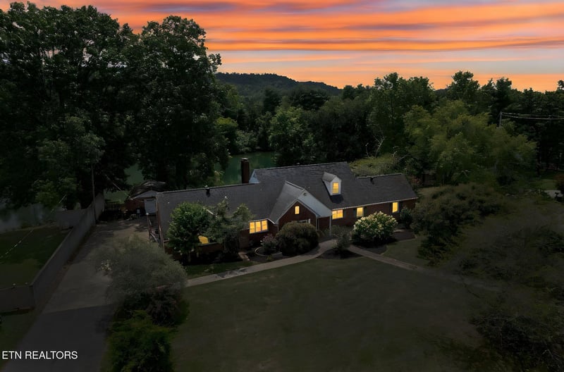 407 Eagle Bend Ln, Clinton, TN 37716