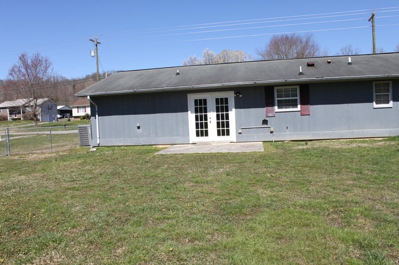 407 Edgemoor Ln, Powell, TN 37849