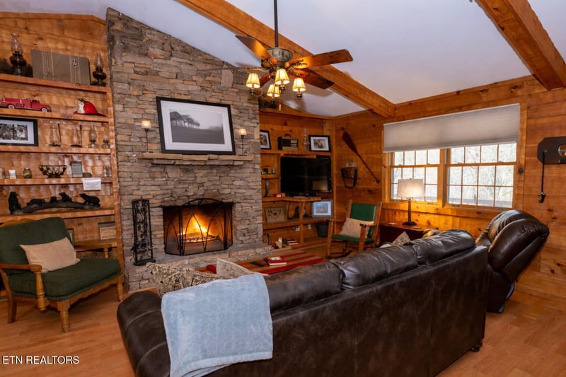 407 Kurts Corner Rd, Townsend, TN 37882