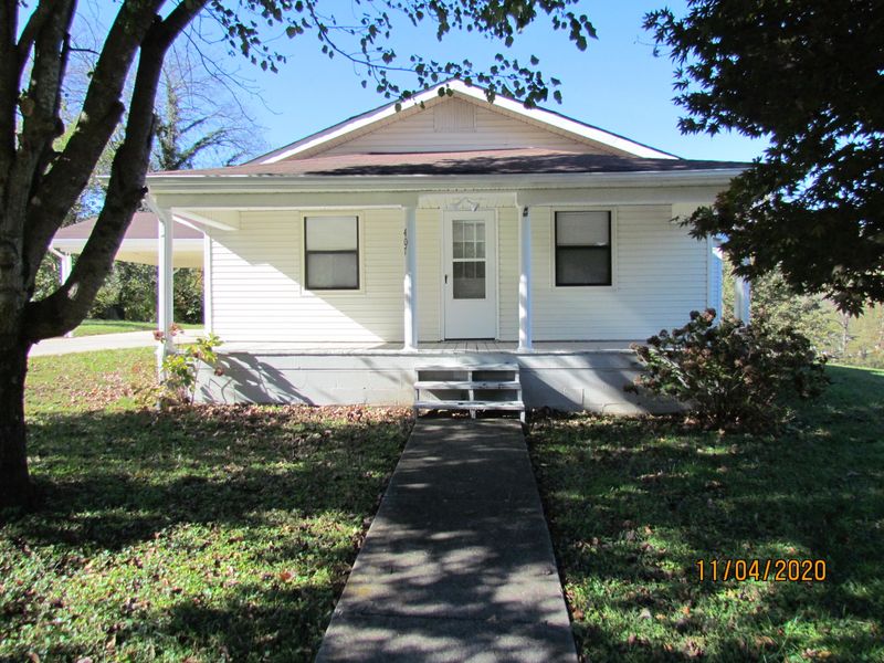 407 Maple St, Harriman, TN 37748