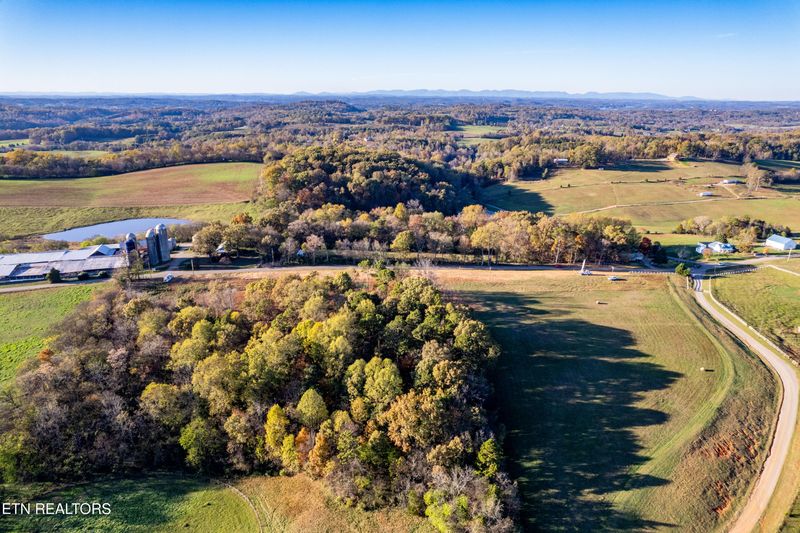 407 Meadow Rd, Greenback, TN 37742