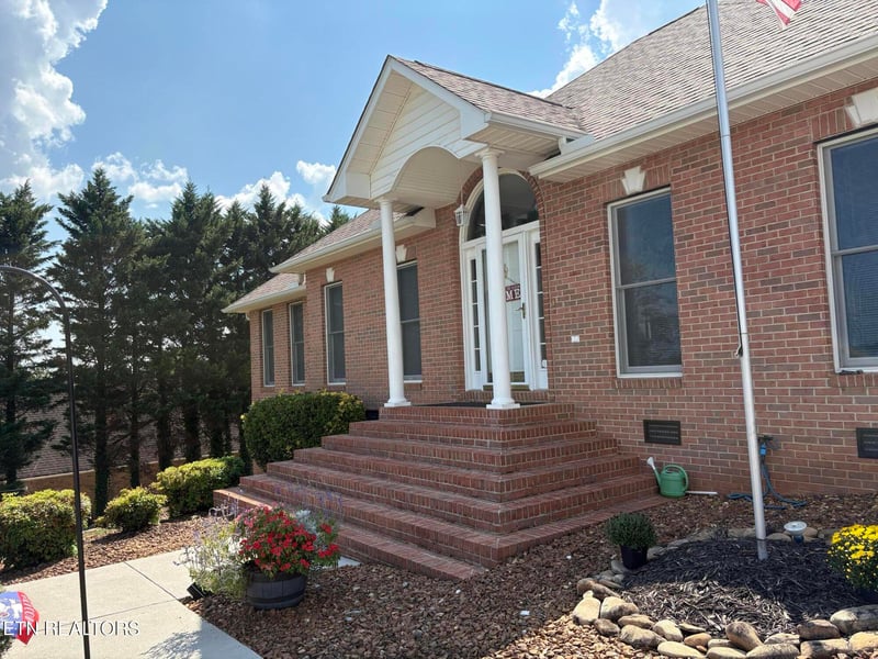407 Mountain View Rd, Madisonville, TN 37354