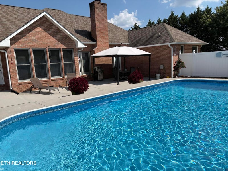 407 Mountain View Rd, Madisonville, TN 37354