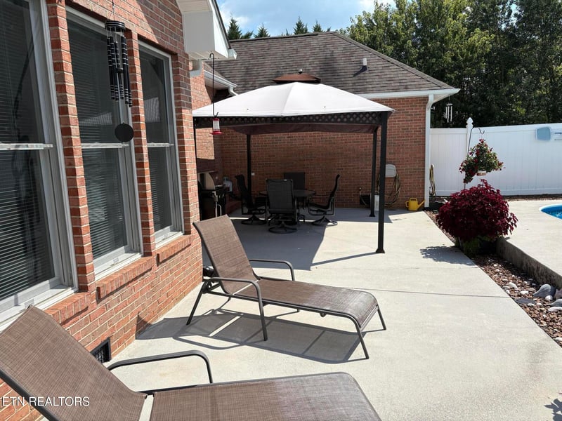 407 Mountain View Rd, Madisonville, TN 37354