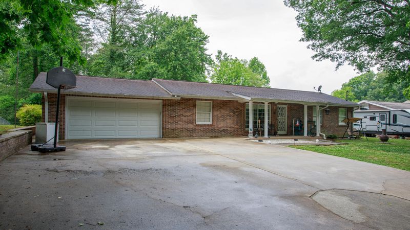 407 Oliver Dr, Oliver Springs, TN 37840