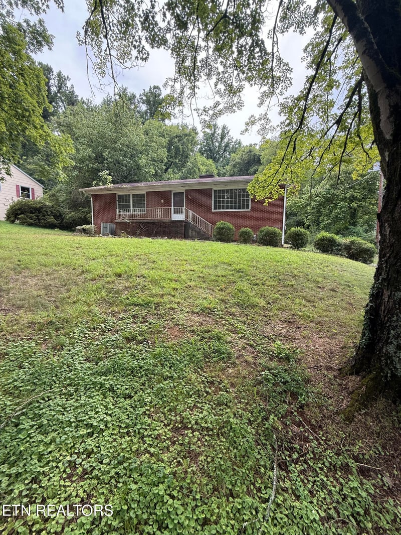 407 Overhill Rd, Knoxville, TN 37914