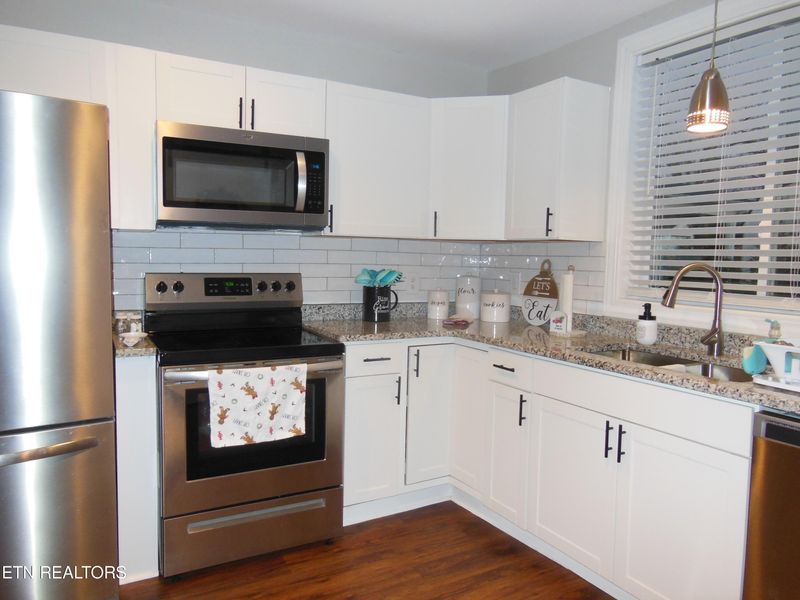 407 Pennsylvania Ave, Etowah, TN 37331