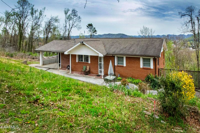 407 Pine St, Clinton, TN 37716