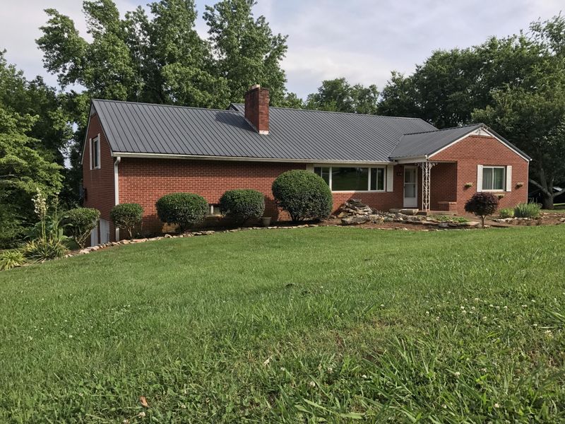 407 Robinson Dr, Loudon, TN 37774