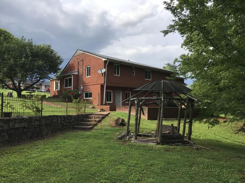 407 Robinson Dr, Loudon, TN 37774
