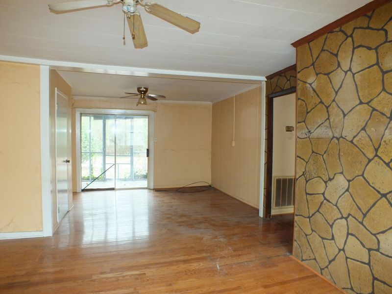 407 S Cherry St, Lenoir City, TN 37771