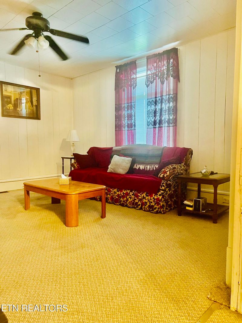 407 S Main St, Jellico, TN 37762