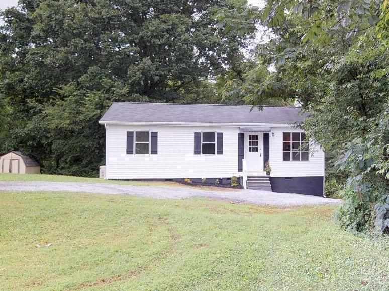 407 W Broad St, Clinton, TN 37716