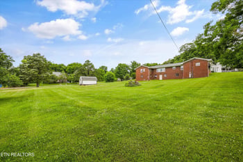 407 W College Ave, Friendsville, TN 37737