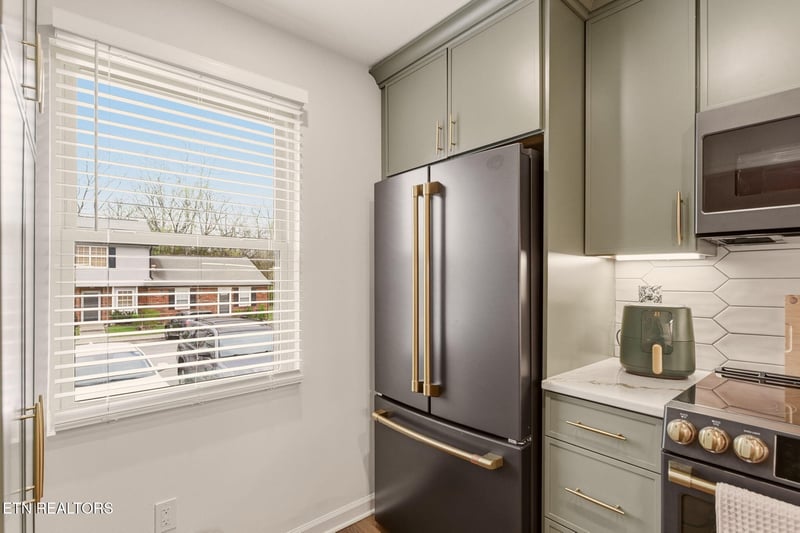408 Amanda Cir, Knoxville, TN 37922