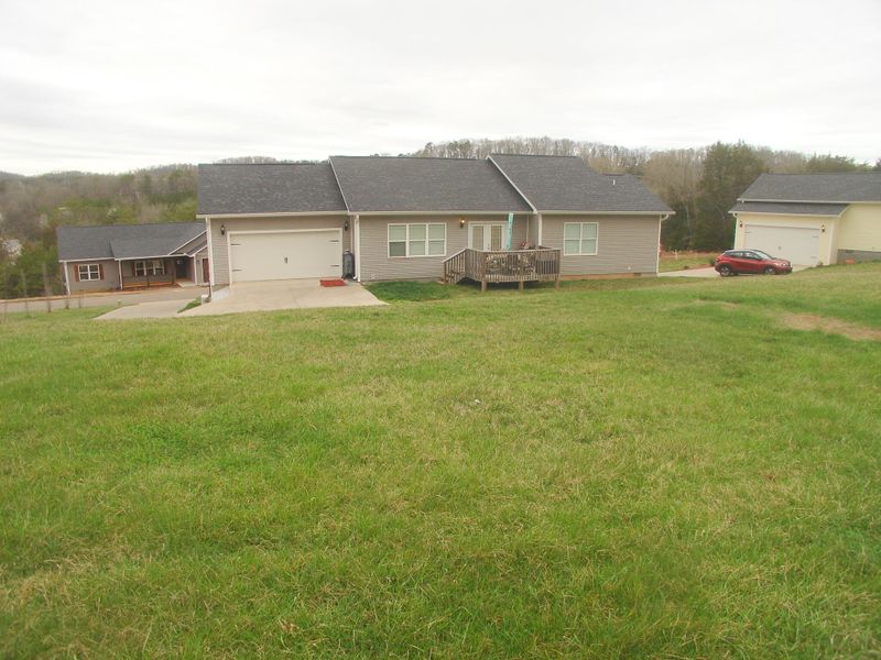 408 Cedar Creek Cir, Kodak, TN 37764