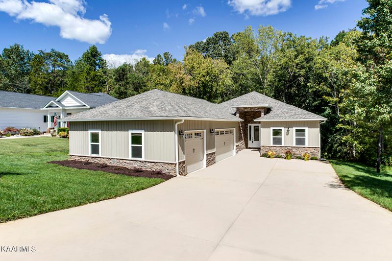 408 Cheeyo Pl, Loudon, TN 37774