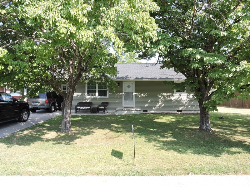 408 Cherokee Ave, Clinton, TN 37716