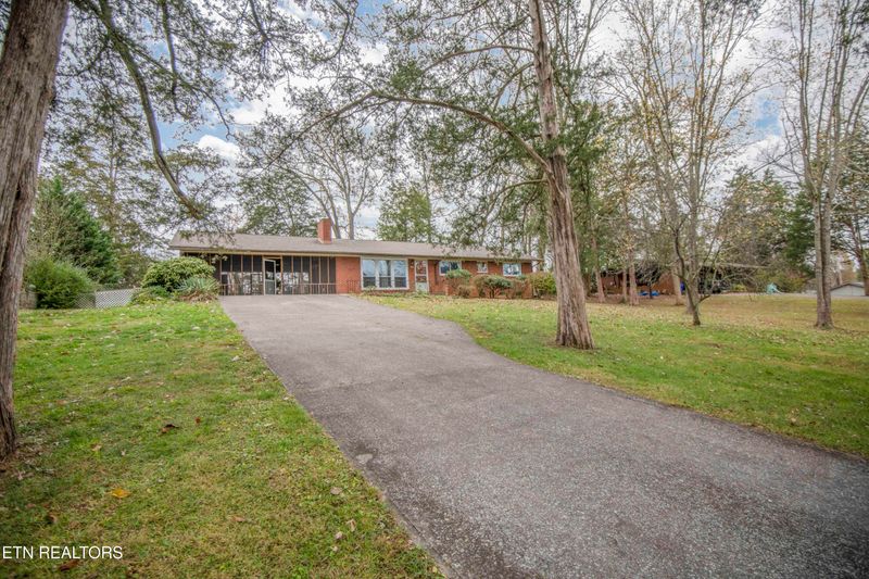 408 Douglas Ln, Clinton, TN 37716