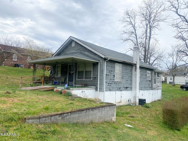 408 E Beech St, Lafollette, TN 37766